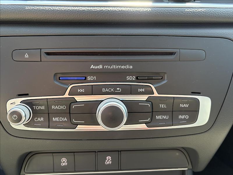 Audi Q3 2,0 TDi 103kW Xenon,Výhřev,Nav - fotka 14 z 33