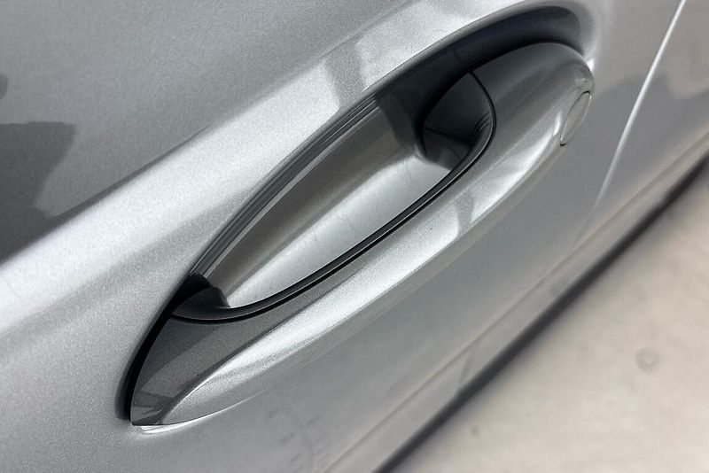 BMW Řada 3 řady 3 | 330d xDrive - fotka 26 z 27