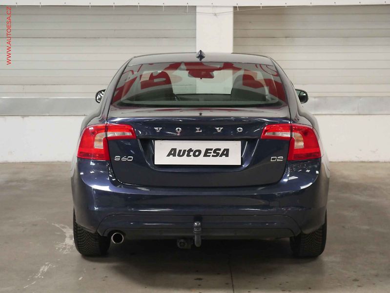 Volvo S60 (2015) 1.6 D3, 1.maj, AC, temp - fotka 5 z 18