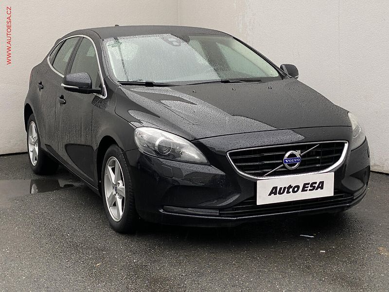 Volvo V40 (2014) 2.0 D, Momentum, bixen, navi - fotografie inzerátu