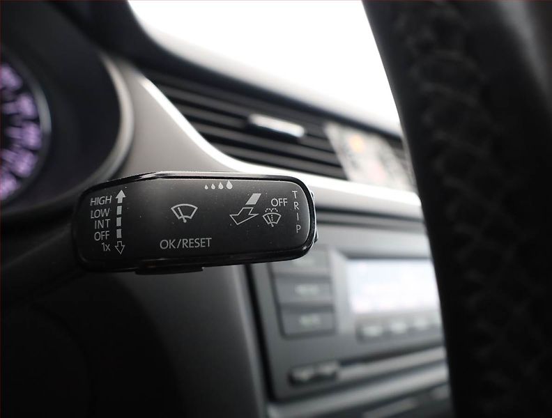 Škoda Octavia (2013) Ambition 1.6 TDI, Serv.kniha - fotka 15 z 17