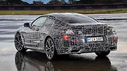 Maskovaný prototyp BMW řady 8.