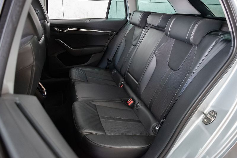 Škoda Octavia 1.5 G-TEC*KAMERA*ACC*DSG*DPH* - fotka 11 z 43