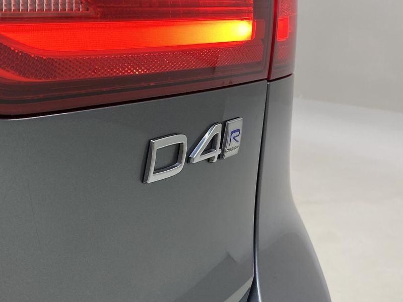 Volvo V90 D4 R-DESIGN AUT  - fotka 33 z 47