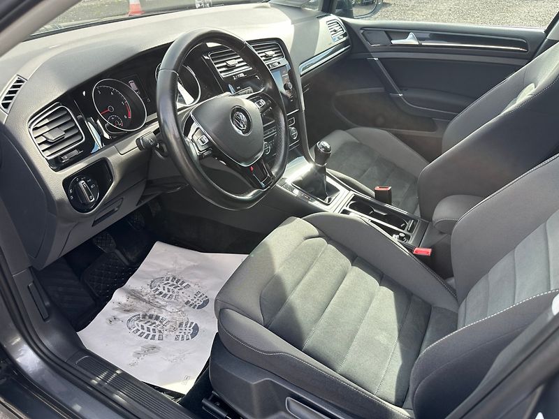 Volkswagen Golf (2017) 2,0TDI 110kw Highline - fotka 10 z 26