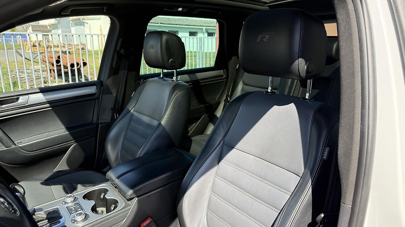 Volkswagen Touareg 3.0TDi*193kW*R-LINE*PERLEŤ - fotka 19 z 44