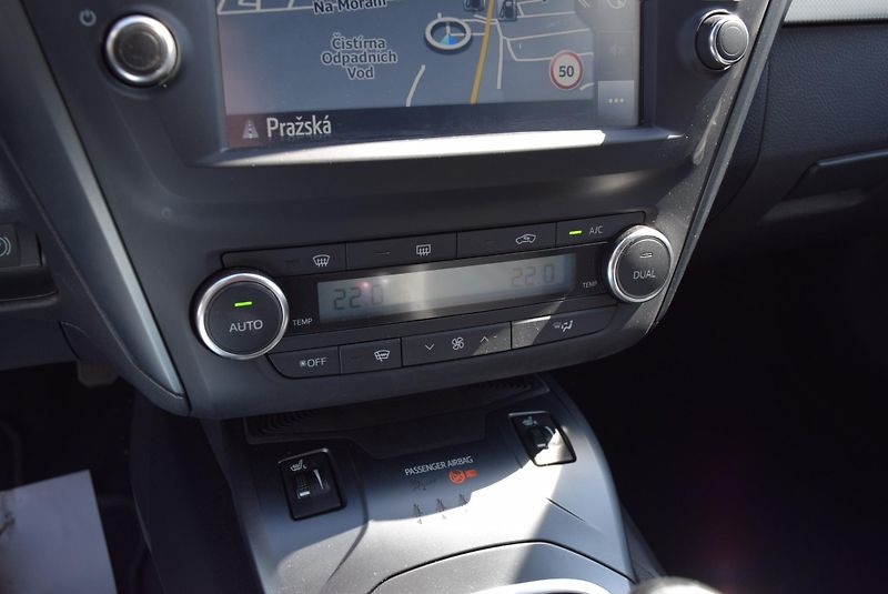 Toyota Avensis (2018) 1.8VVTI 108kw TEAM D XEN NAVI - fotka 24 z 50