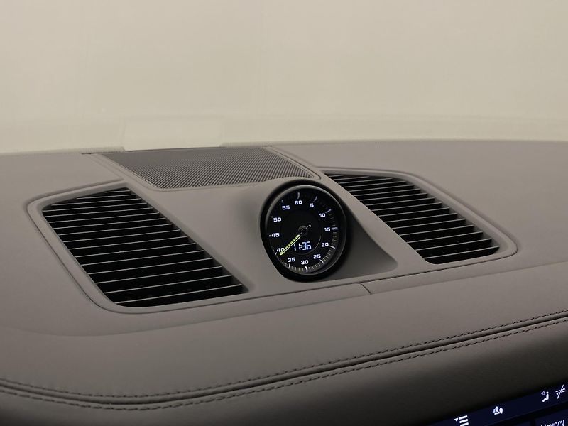 Porsche Cayenne E-HYBRID 250kW AWD AUT CZ - fotka 33 z 111
