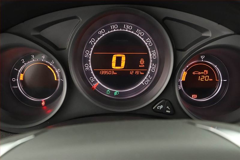 Citroën C4 (2014) 1.6 HDi, ČR,1.maj - fotka 9 z 16