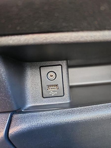 Nissan Micra (2015) - fotka 21 z 31
