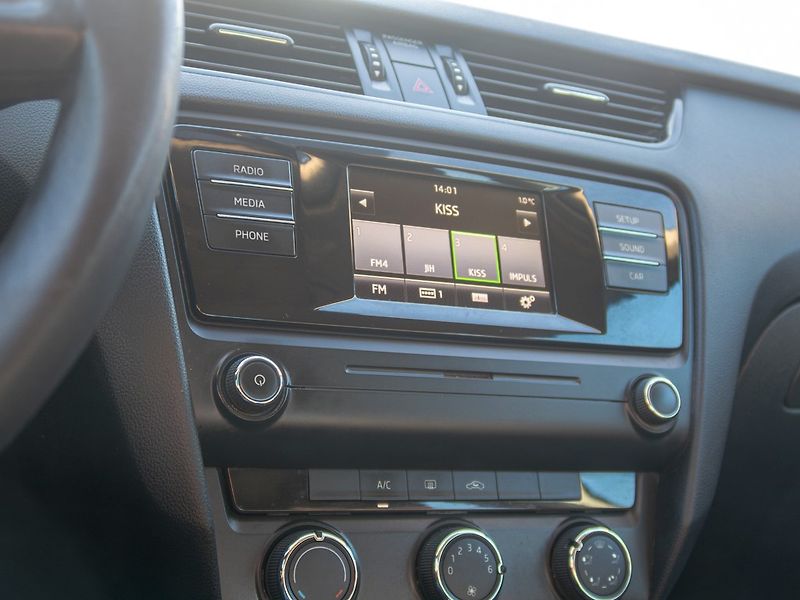 Škoda Octavia (2014) ČR 1.2TSI – 2x PNEU - fotka 15 z 38