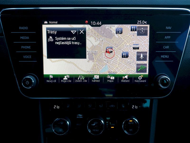 Škoda Superb (2019) Combi L&K DSG 4x4 2,0TDi 140kW - fotka 19 z 35