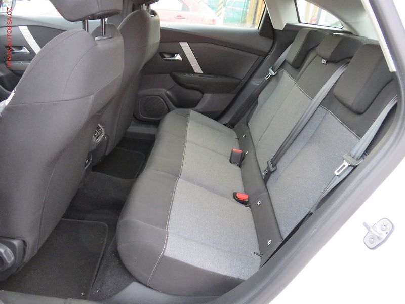 Citroën C4 (2021) 1.2 PT, 1.maj,ČR, LED, navi - fotka 10 z 36