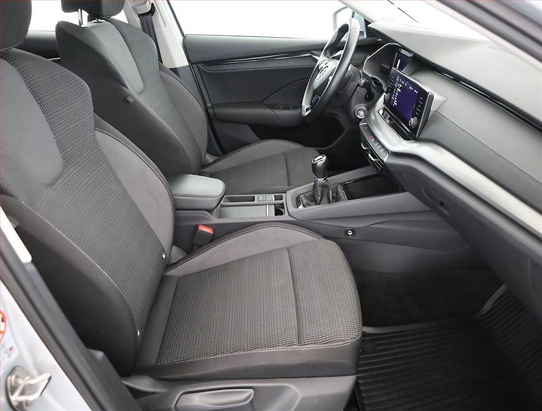 Škoda Octavia (2023) Ambition 2.0 TDI, ČR,1.maj - fotka 7 z 16