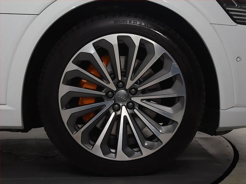 Audi e-tron (2020) S-Line 50 quattro - fotka 15 z 27