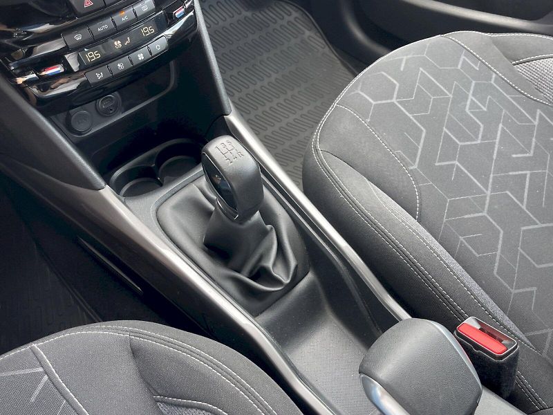 Peugeot 2008 (2018) 1.2i 60 kW PureTech Active - fotka 12 z 33
