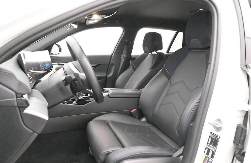 BMW i5 eDrive40 Touring SoH 96% Tažné - fotka 8 z 21