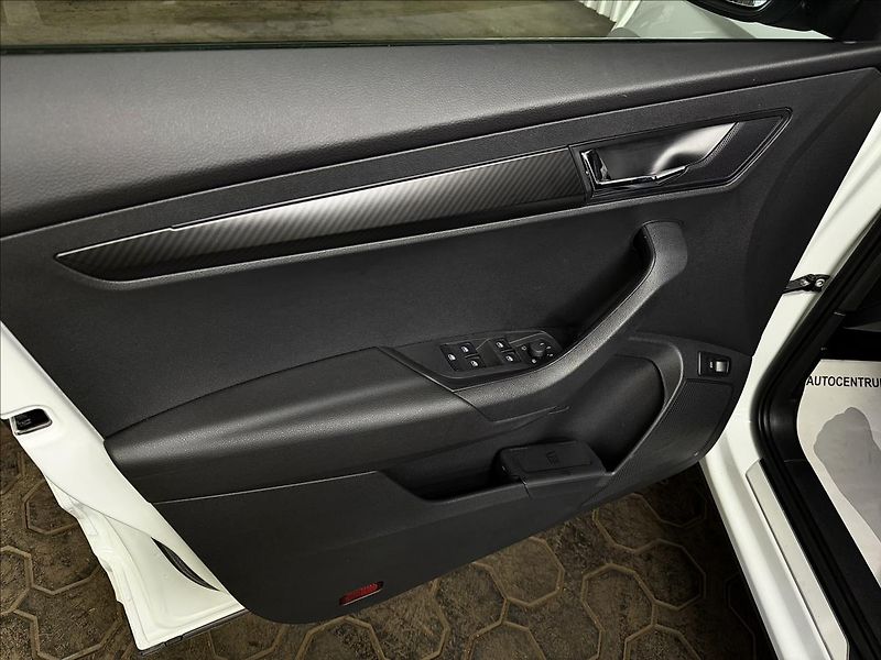 Škoda Karoq SPORTLINE 1.5TSI DSG ACC DCC - fotka 14 z 43