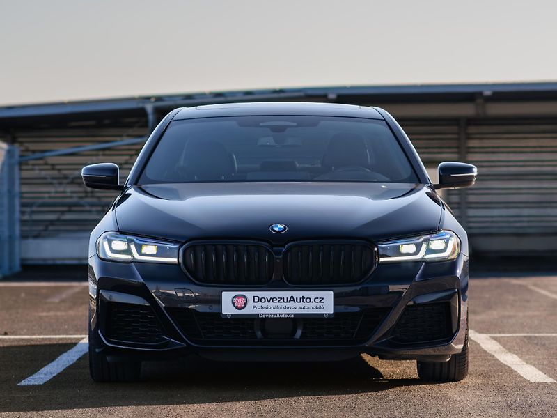 BMW Řada 5 M550i xDrive, DPH, SEDAN - fotka 6 z 46