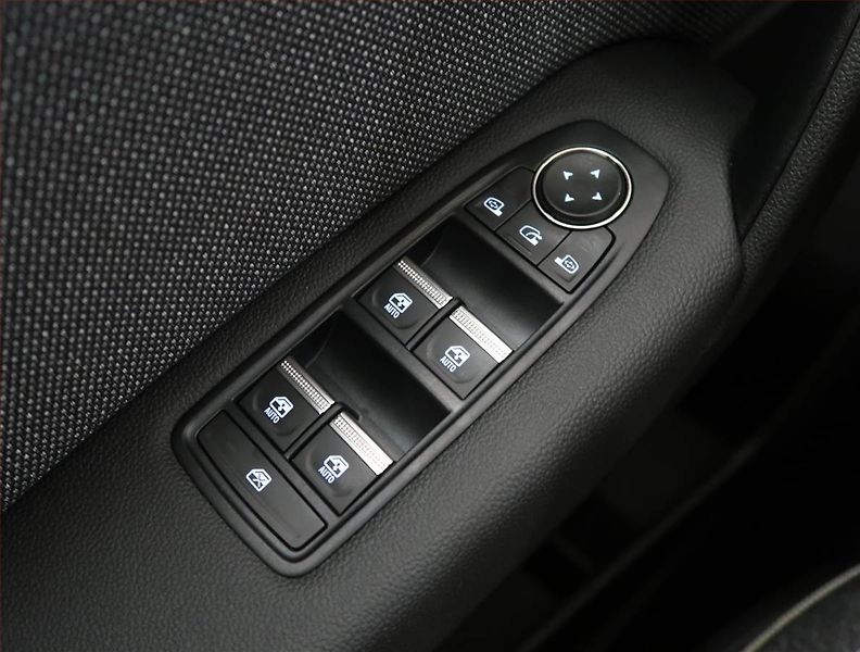 Renault Captur (2025) 1.0 TCe, Navigace, Výhřevy - fotka 14 z 15