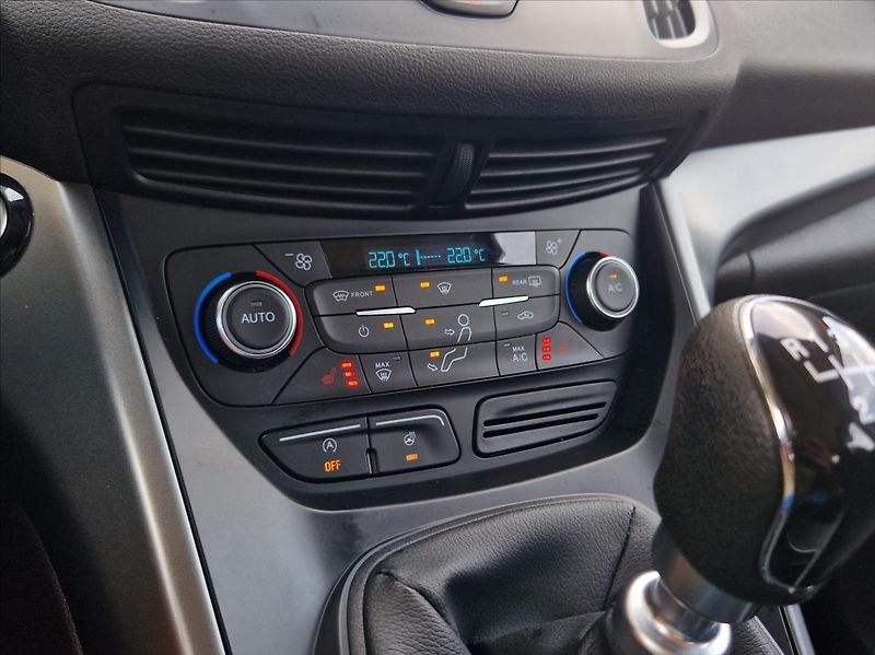 Ford Kuga 1,5 i EB 88kW AC VÝHŘEV NOVSTK - fotka 24 z 36