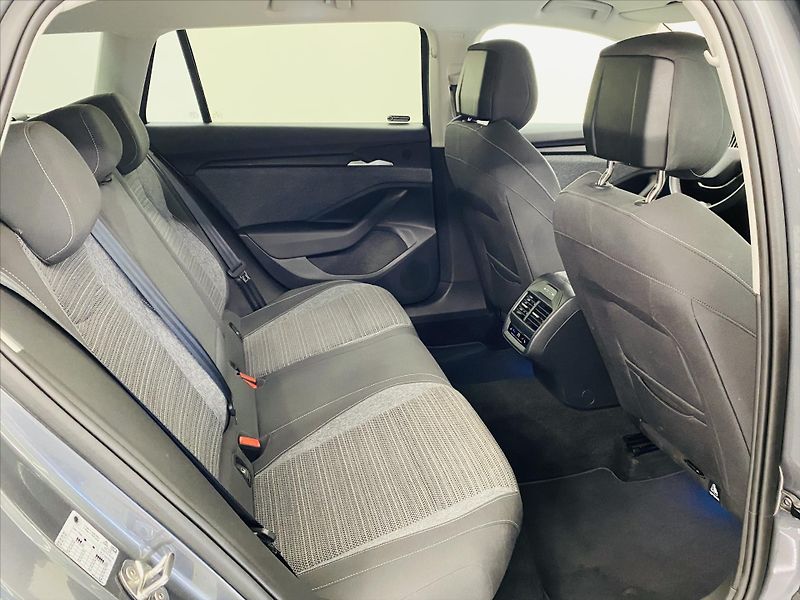 Škoda Superb 2,0 TDI 110kW DSG Selection - fotka 7 z 30