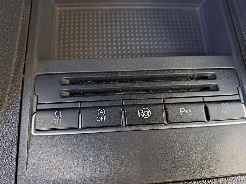 Volkswagen Touran 1,6 TDI Comfortline - fotka 26 z 43