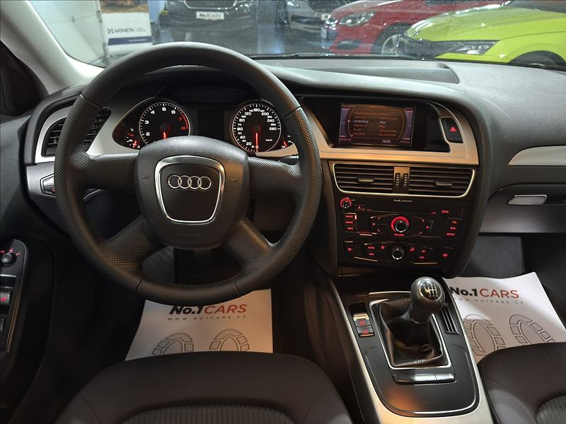 Audi A4 1,8   TFSI B8 BI-XENON ALU R18 - fotka 20 z 33