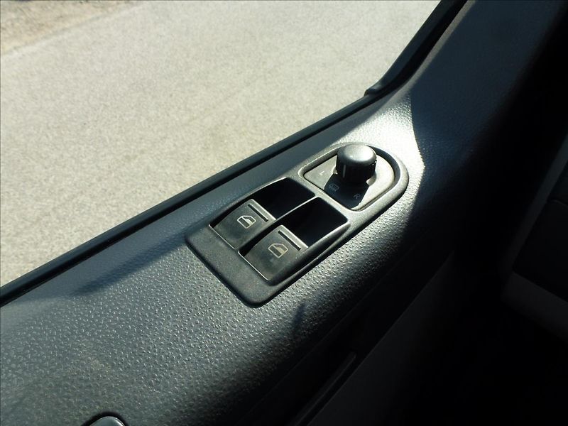 Volkswagen Transporter 2,0 TDI Long - fotka 31 z 48