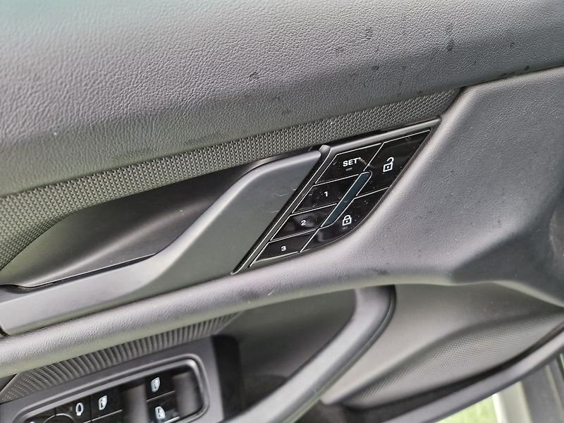 Porsche Taycan Cross Turismo 4 - fotka 28 z 50