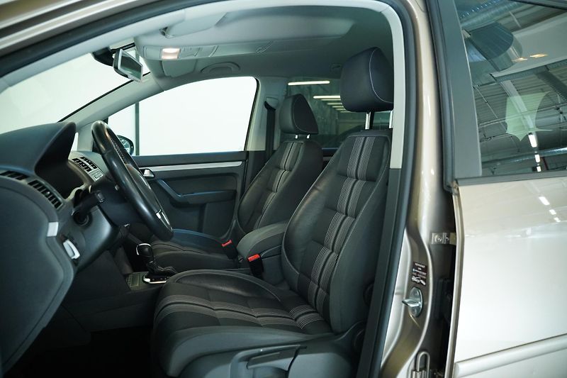 Volkswagen Touran - fotka 11 z 24