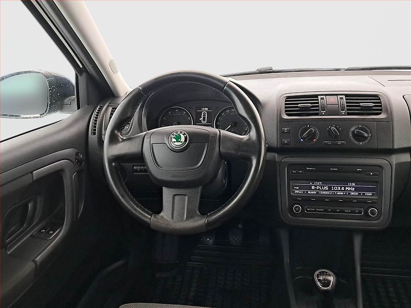 Škoda Fabia (2012) Sport 1.2 TSI, Park. senzory - fotka 7 z 17
