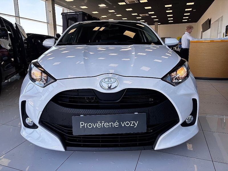 Toyota Yaris 1.5HEV 68kW - fotka 2 z 16