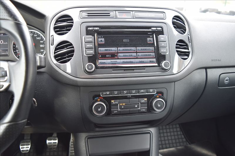 Volkswagen Tiguan 2,0 TDi 81KW R-LINE - fotka 37 z 51