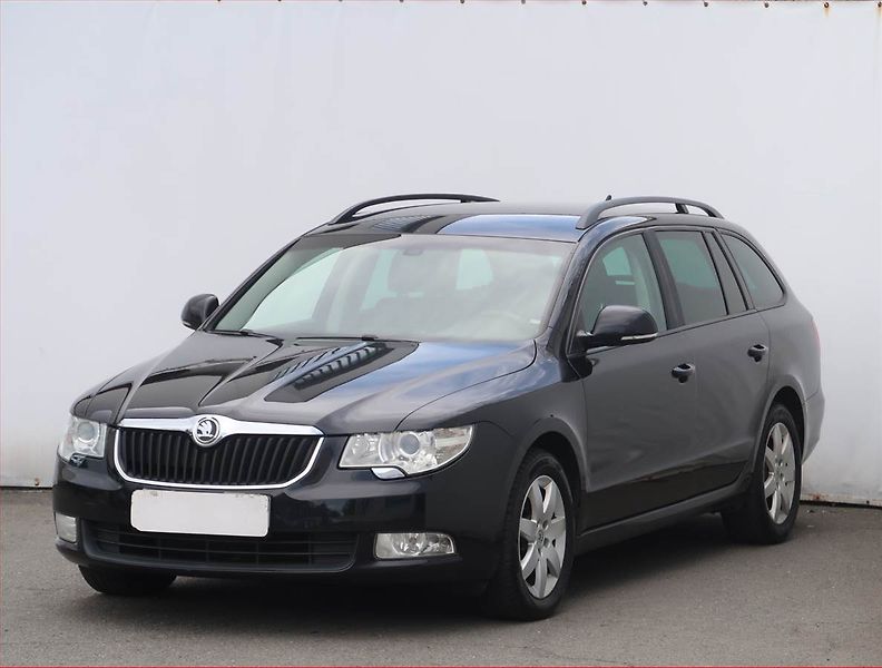 Škoda Superb (2011) Comfort 2.0 TDI, Automat, Navi - fotka 2 z 19