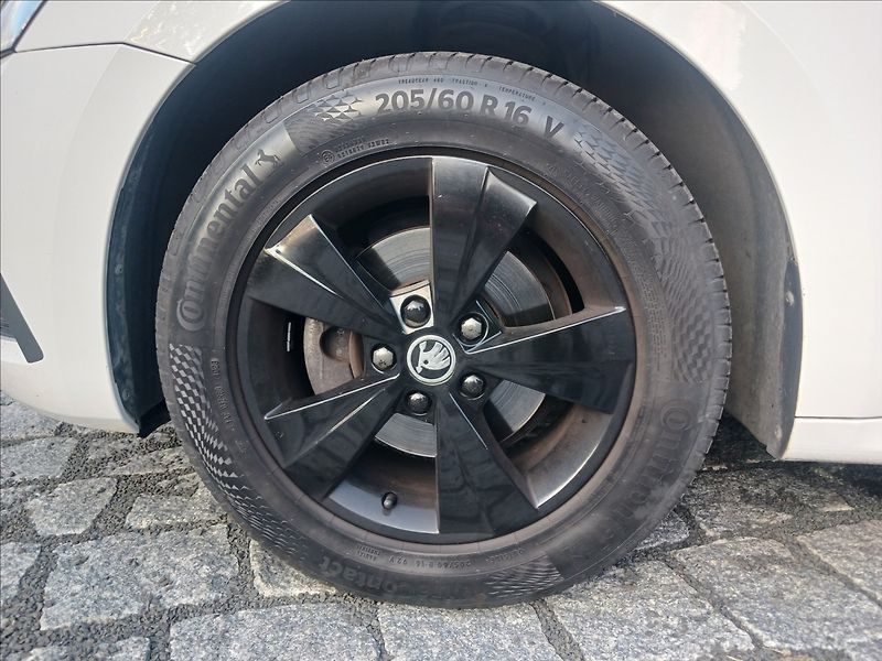 Škoda Octavia 2,0 TDI IV, pravid. servis, ČR - fotka 15 z 15