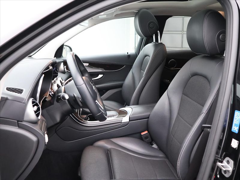 Mercedes-Benz GLC 2,0 200 4Matic DPH CZ 1.Maj. - fotka 12 z 41