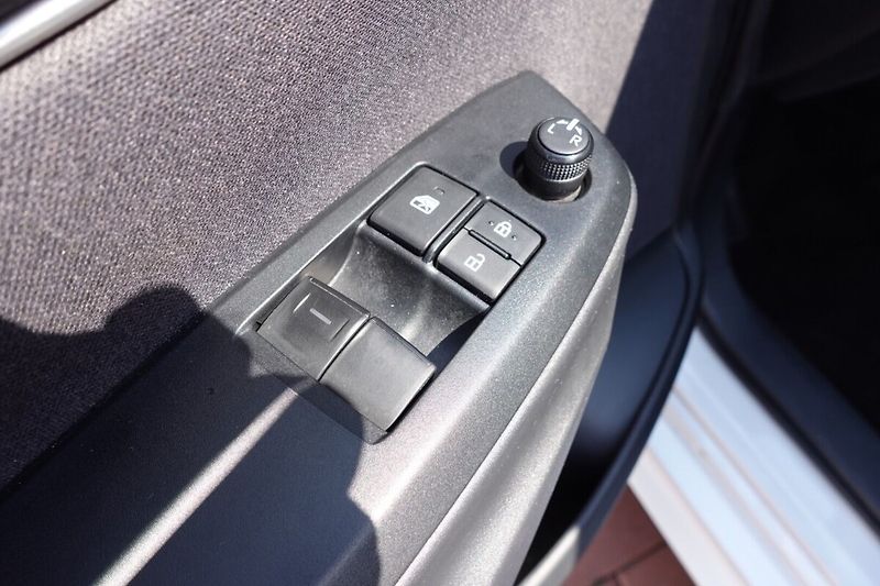 Toyota Yaris 1,5 HEV Comfort - fotka 9 z 26