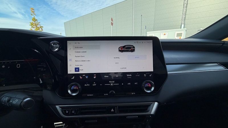 Lexus RX 500H 2,4 HEV F SPORT PLUS - fotka 21 z 26