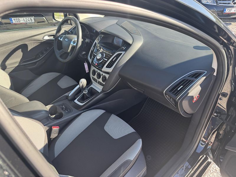 Ford Focus (2014) ST-LINE 1.6-16V(150PS) - fotka 28 z 44