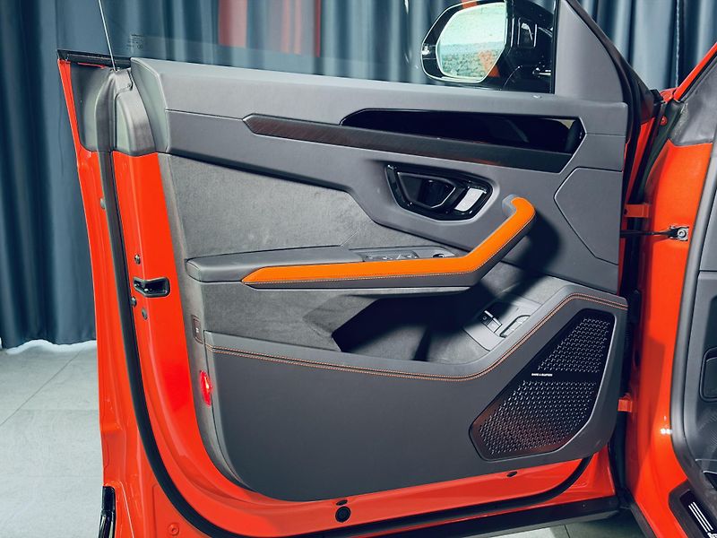 Lamborghini Urus (2026) SE*NOVÉ*ARANCIO XANTO* - fotka 19 z 47