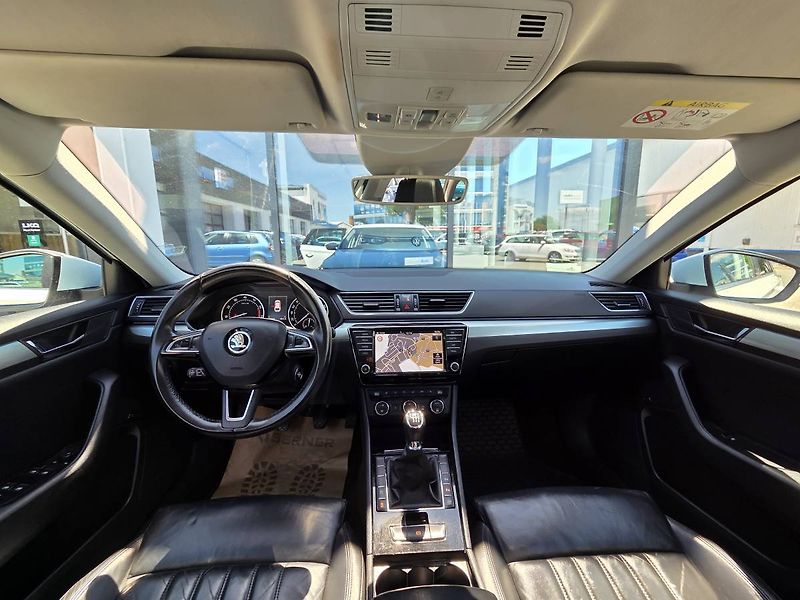 Škoda Superb (2015) 1.4 TSI Style Plus - fotka 16 z 53