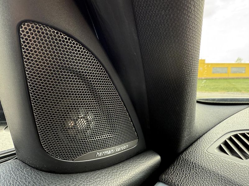 BMW Řada 1 M135i xDRIVE NAVI H/K LED KŮŽE - fotka 17 z 43