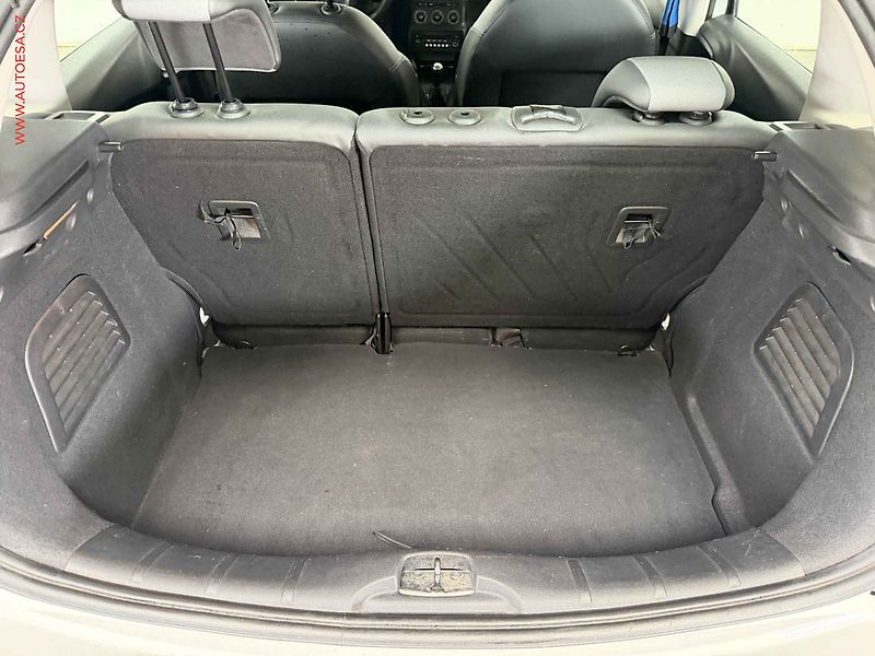 Citroën C3 (2012) 1.2i, ČR, AC - fotka 7 z 15
