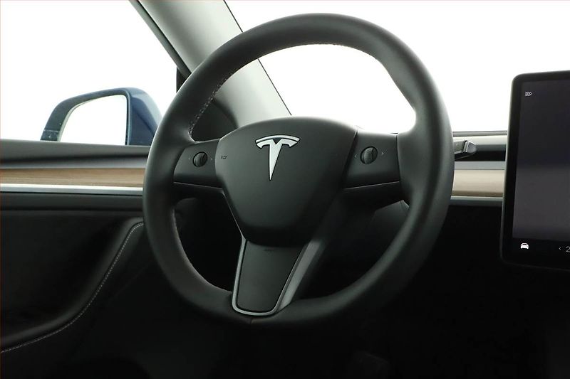 Tesla Model Y (2024) Long Range AWD 79kWh - fotka 24 z 30