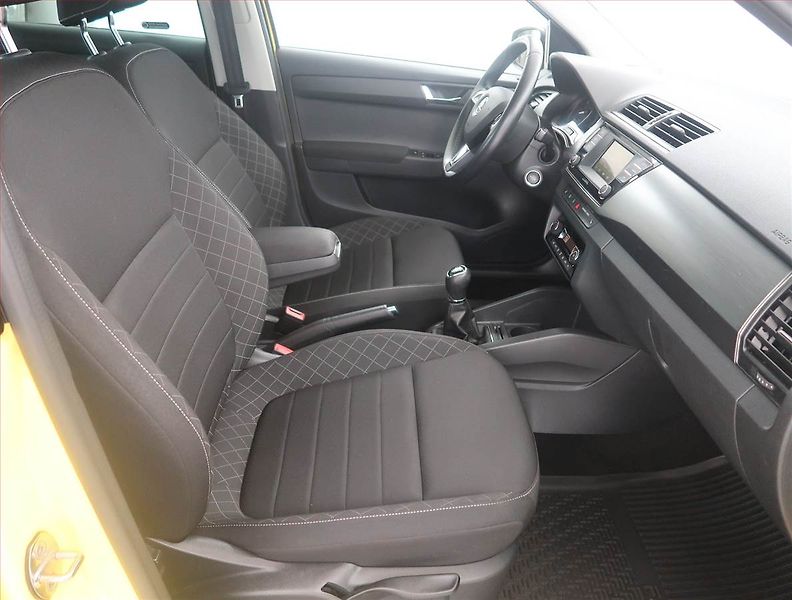 Škoda Fabia (2015) 1.2 TSI, Serv.kniha, Tempomat - fotka 9 z 14