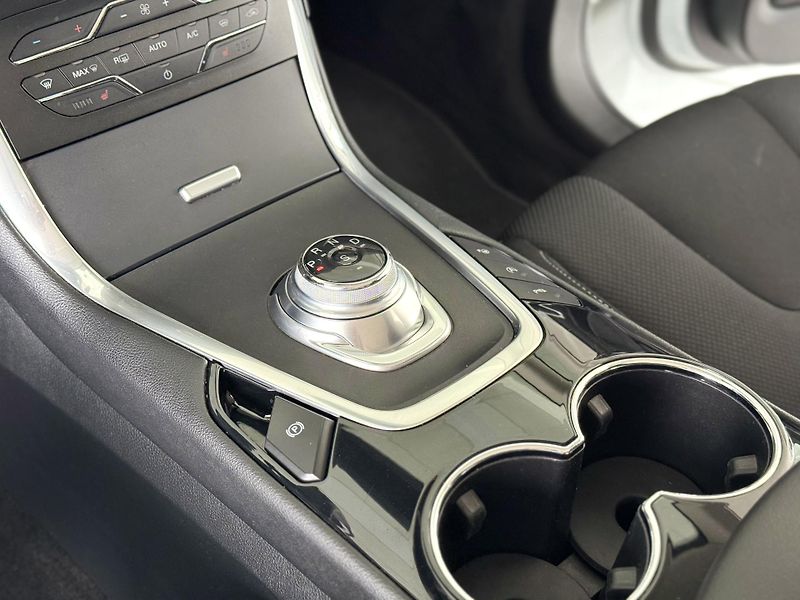 Ford S-MAX 2,0TDCi EB*140kW*AT8*Titanium - fotka 25 z 35