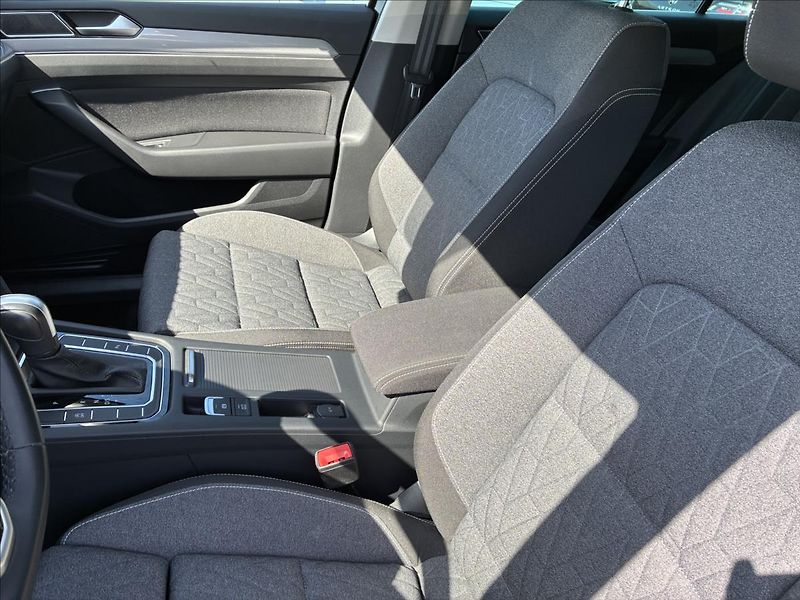 Volkswagen Passat 2,0 TDI TAŽNÉ KAMERA EL.KUFR - fotka 10 z 29