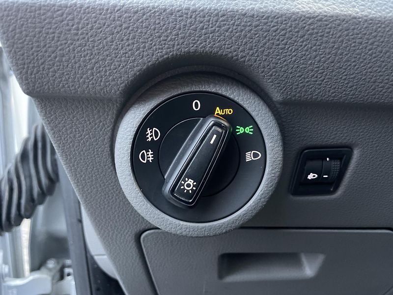Volkswagen Caravelle 2,0TDi 110kW comfortLINE 5míst - fotka 22 z 32
