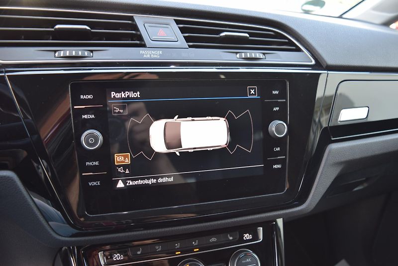 Volkswagen Touran (2018) 1.4TSI 110kw R-line NAVI LED - fotka 26 z 50